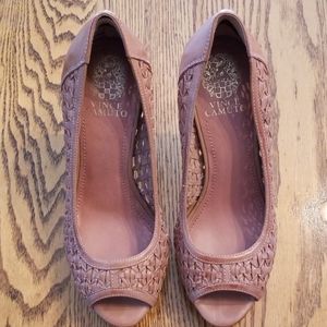 Vince Camuto all leather size 7.5 leather pumps.